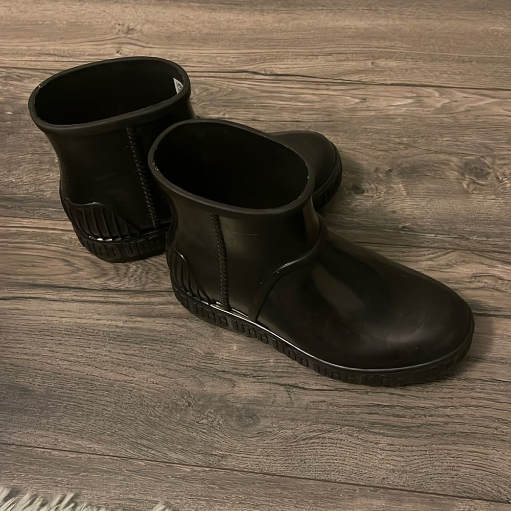 Uggs rain boots